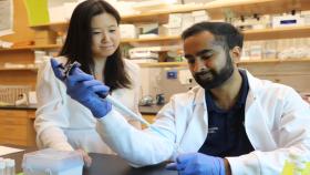 Photo of Leslie Chan and graduate student Vishal Manickam