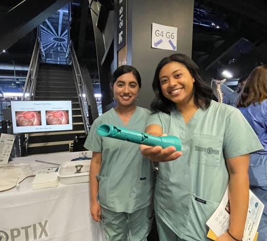 Two students at the 2023 BME undergraduate capstone expo