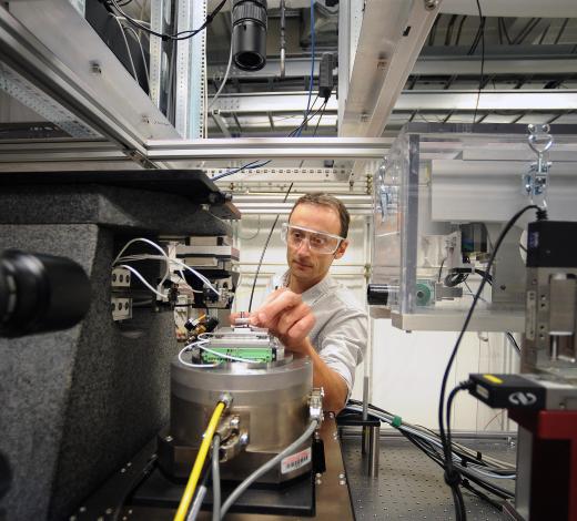 A thick section of a mouse brain is readied for imaging by highest-energy x-rays at Argonne National Laboratory's (ANL) Advanced Photon Source synchrotron. The imaging will be converted into a graphic depiction of the brain at the meso-scale, a level that could be useful in better understanding brain signaling. Credit: Argonne National Laboratory / R. Fenner A thick section of a mouse brain is readied for imaging by highest-energy x-rays at Argonne National Laboratory's (ANL) Advanced Photon Source synchrotron. The imaging will be converted into a graphic depiction of the brain at the meso-scale, a level that could be useful in better understanding brain signaling. Credit: Argonne National Laboratory / R. Fenner