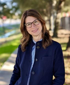 Photo of Angela Holmes